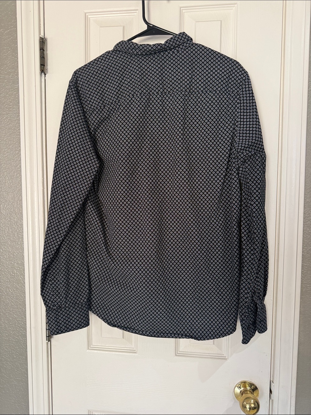 Forever 21 Men's Black Geometric Button-Down Shirt size medium - Picture 3 of 5